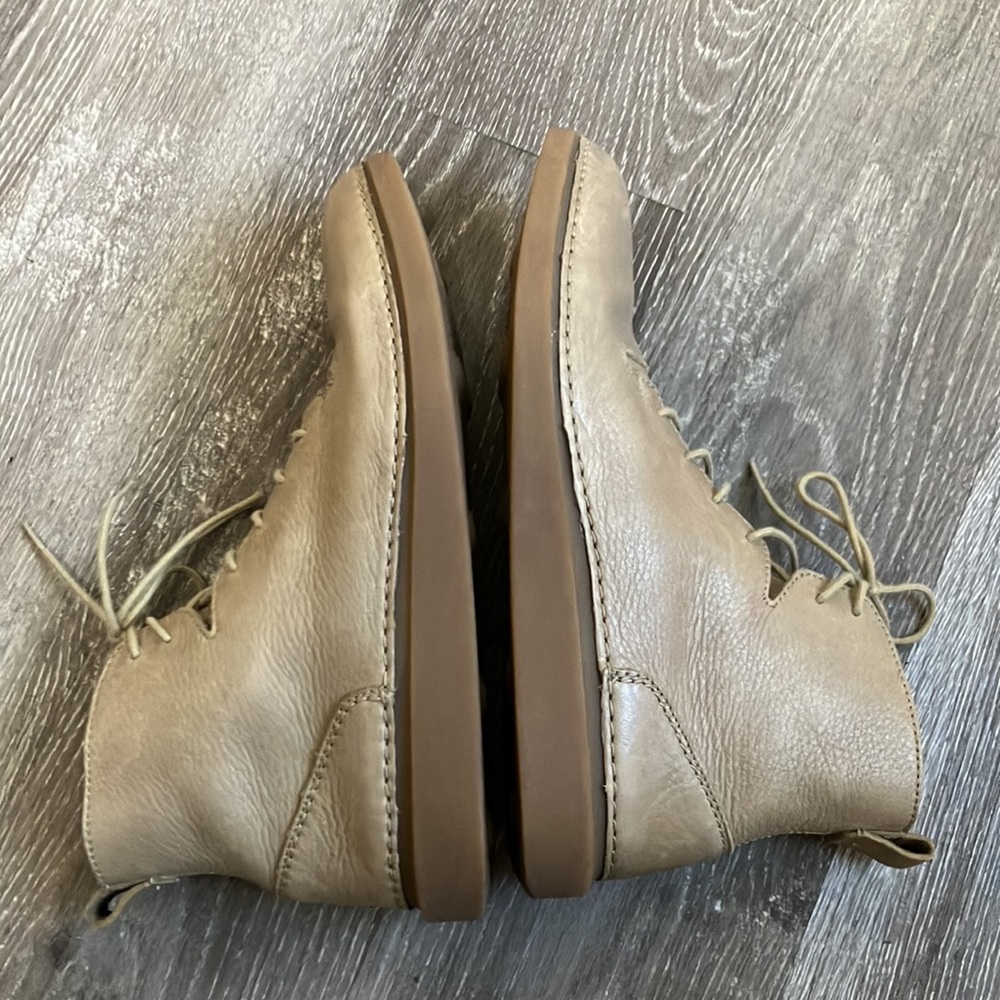 Clarks - Picture 7 of 17